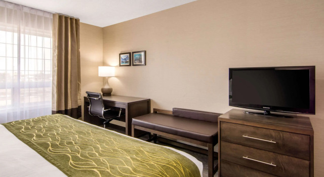 Comfort Inn & Suites, Book Hotel Red Deer Central Alberta