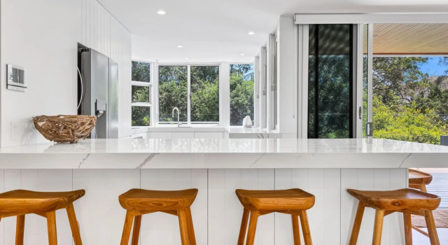 Exceptional Mooloolaba Beach Apt-Beach01