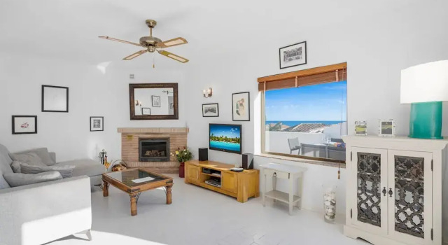 Apartment With Roof Terrace and Pool - Ref 129