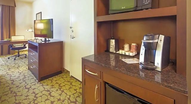 Четырёхместный номер Premium Hilton Garden Inn Pascagoula