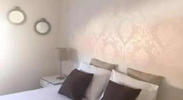 4U Lisbon V Guesthouse, Забронировать Отель Алваладе Лиссабон, рядом с Jardim Botânico Tropical