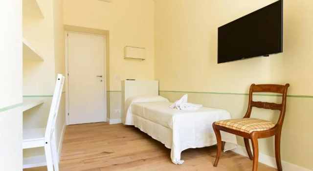 Bright and Comfy 3 bedroom apt in Monti, Забронировать Апартаменты/квартира Рионе Монти Рим, рядом с Посольство США в Риме