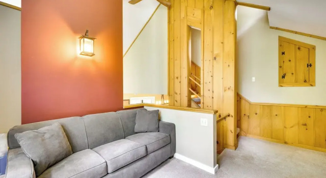 Lincoln Townhome w/ Community Pool & Club Access!