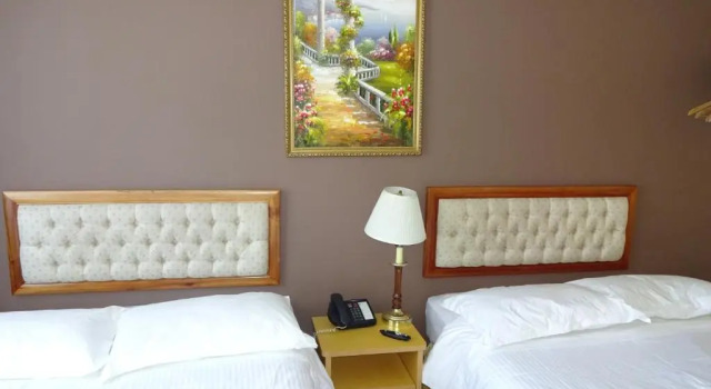 Четырёхместный номер Standard Flushing Hotel