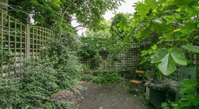Cosy and Bright 2 Bed apt W/garden in Whitechapel, Забронировать Отель Отели Лондона 3 звезды, рядом с The Medieval Banquet, 3*