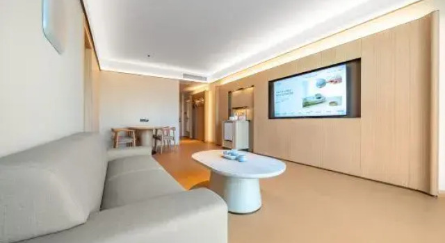 Люкс Deluxe JI Hotel (Ningbo Aoti Center Jinshan Road Subway Station)