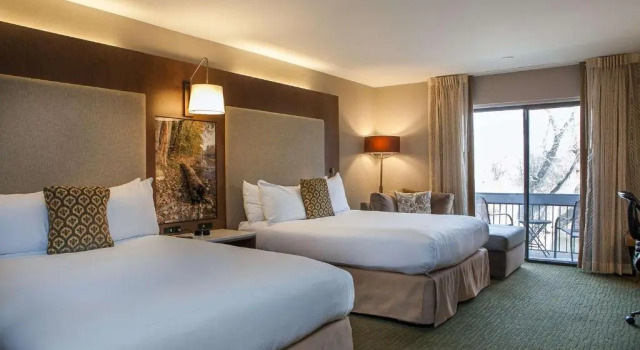 Четырёхместный номер Standard с балконом и с видом на реку Riverside Hotel, BW Premier Collection