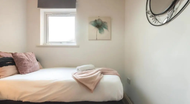 Апартаменты BEST PRICE! LARGE SPACIOUS 2 BED APARTMENT - King Size or Single Beds, Sofabeds, Smart TVs, FREE PARKING