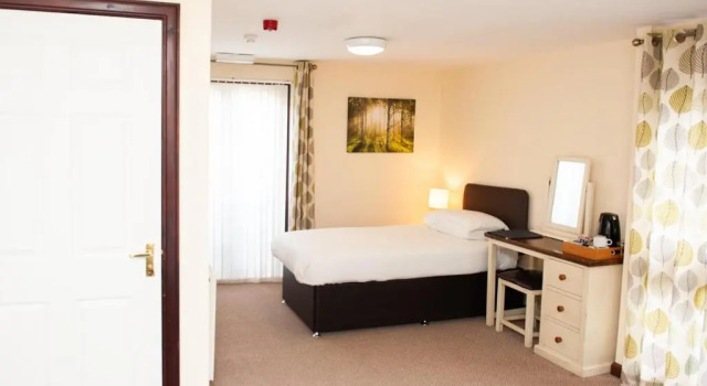 Трёхместный номер Standard Alban and Abbey House