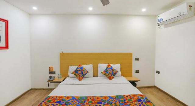 Fabhotel F9 Sector 58, Забронировать Отель Нойда штат Уттар-Прадеш
