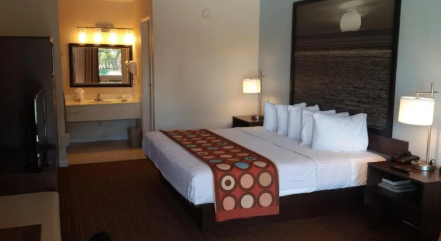 Номер Standard с видом на бассейн Super 8 by Wyndham Homestead Florida City Gateway to Keys