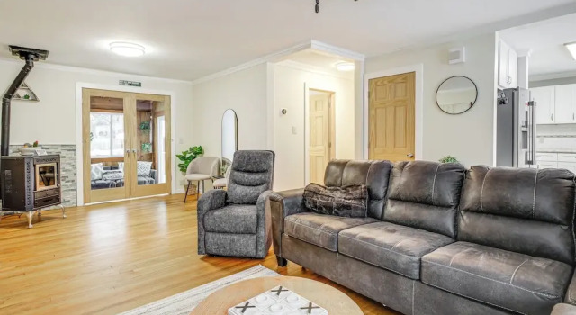 Family-friendly Home w/ Hot Tub, Near Lake George!, Buchen Sie Ferienhaus Lake George 