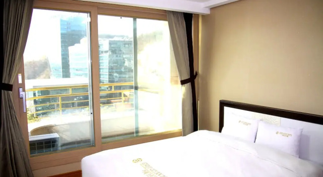 Люкс с балконом Geoje Ocean Hotel