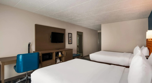 Четырёхместный номер Standard Comfort Inn Falls Church - Tysons Corner