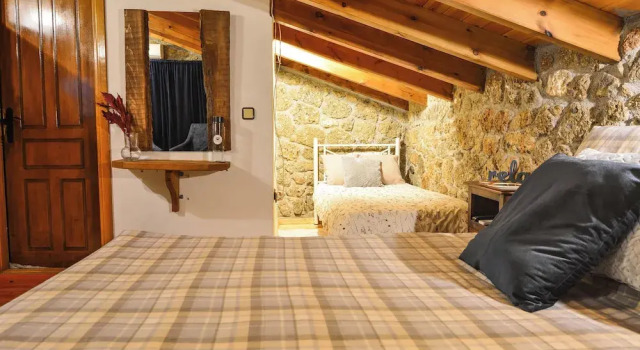 Четырёхместный номер Standard с балконом и с видом на море Petrino Lodge Stone Mountain Retreat