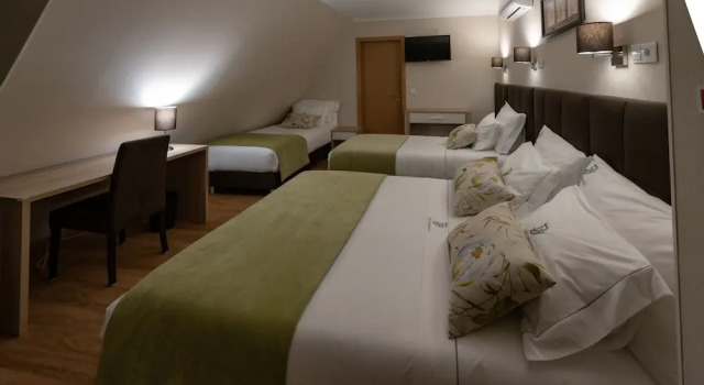 Четырёхместный номер Standard Dinya Lisbon Hotel