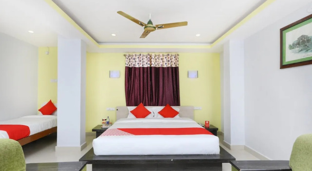 Двухместный номер Deluxe OYO 12765 Hotel Golden Rooms