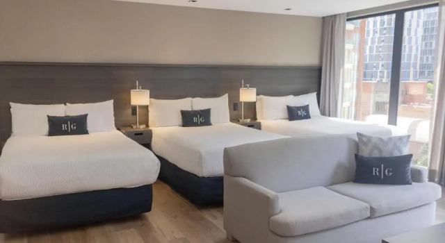Шестиместный семейный номер Standard с балконом Wyndham Garden Guatemala City