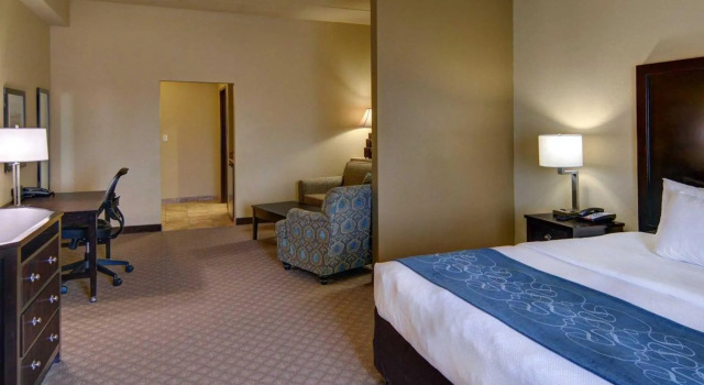 Номер Standard Comfort Suites Frisco