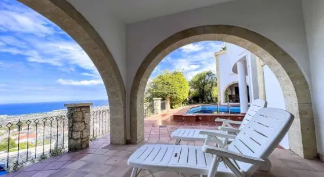 Leroy Party&Event Villas by HolidayKeys, Varaa Hotelli Hotellit Northern Cyprus pysäköinnillä, Pysäköinti