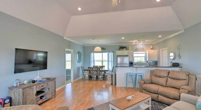 Коттедж Deck & Grill: Walkable Crystal Beach House!