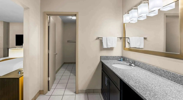 Четырёхместный семейный номер Standard Best Western Toni Inn