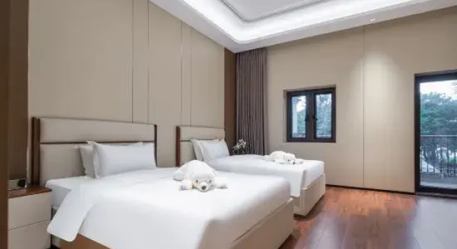 Кровать в общем номере Sanya Yifan Yunshu Holiday Hotel (Sanya Bay Coconut Dream Corridor Airport)