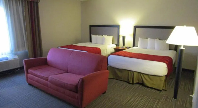 Четырёхместный люкс Ramada by Wyndham Platte City KCI Airport