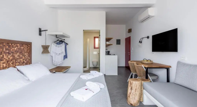 Magic Klima IV, Prenota Hotel Plaka Milou 