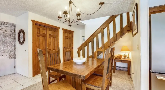 Pine Ridge 7e - Ski-in / Ski-out 3 Bedroom Condo by RedAwning, Rezerwuj Hotel Hotele w Vail Ski z basenem, Basen