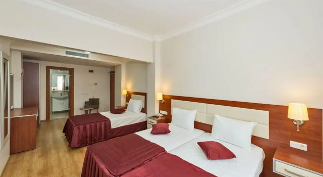 Трёхместный номер Classic La Garden Hotel