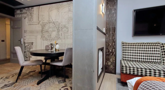 Люкс Luxury с балконом HELMIRAGE Piazza di Spagna Suite