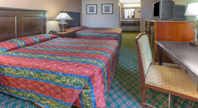 Четырёхместный номер Standard Knights Inn Forest Hill