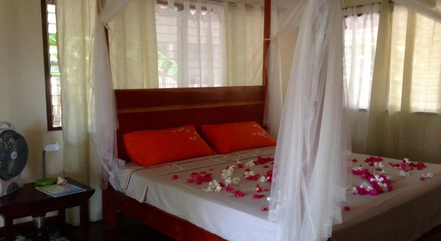 Liwayway Sa Bohol-Pamilacan Bed & Breakfast