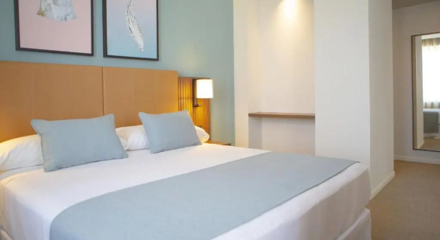 Двухместный номер с террасой Deluxe Riu Plaza España