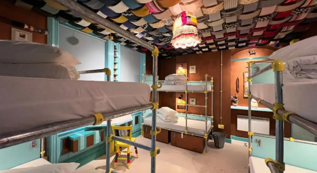Кровать в общем номере Art Hostel