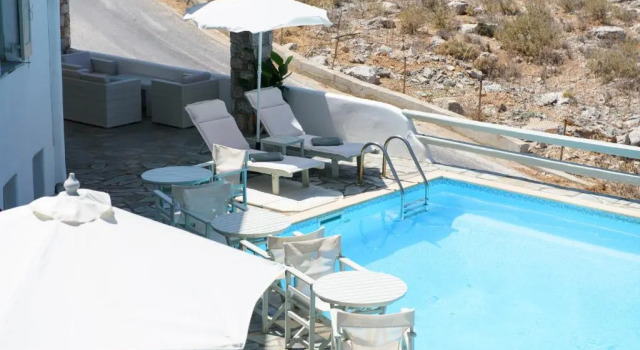 Полулюкс Yperia Hotel
