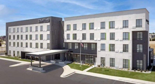 Четырёхместный люкс Courtyard by Marriott Fargo