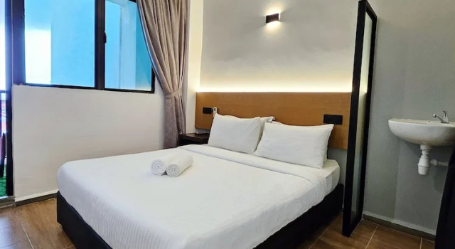 Двухместный номер Deluxe с балконом Georgetown Inn by Sky Hive
