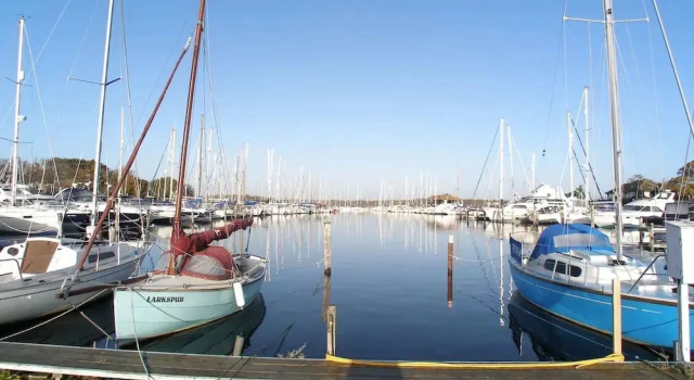 Коттедж Modern Family Retreat Nr Beaches and Marina
