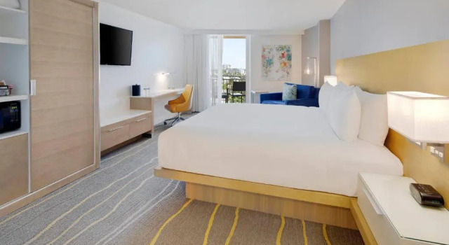 Номер Standard с балконом Delta Hotels by Marriott Daytona Beach Oceanfront