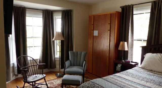 Номер Luxury Davis Square Inn