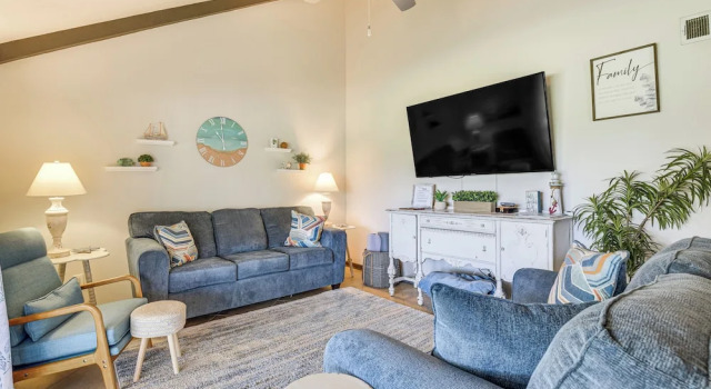 Miramar Beach Condo w/ Golf Course Views!, Rezerwuj Hotel Hotele w Emerald Coast z parkingiem, Parking