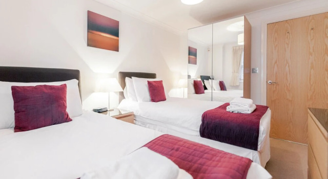 Roomspace Apartments -Sandfield Court, Забронировать Апартаменты/квартира Отели Суррей с парковкой, Парковка