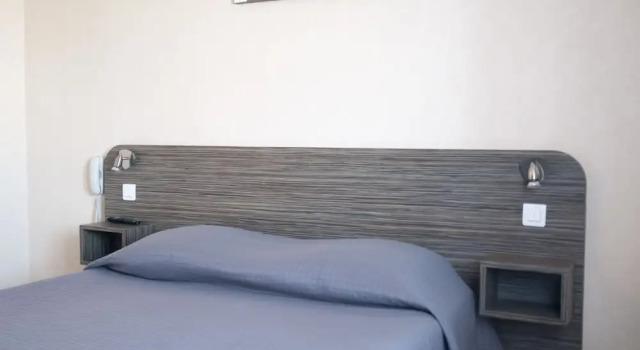 Двухместный номер Comfort Hôtel Les Rosiers