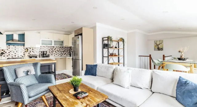 Central and Cozy Flat with Terrace in Sisli, Забронировать Отель Шишли Стамбул, рядом с Bomontiada