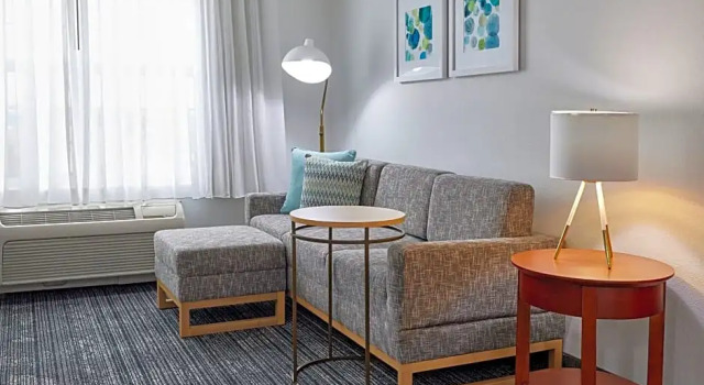 Четырёхместный люкс с 2 комнатами TownePlace Suites Medford