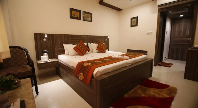 Двухместный номер Deluxe с видом на город Hotel Sheetal Regency,Near Janambhumi
