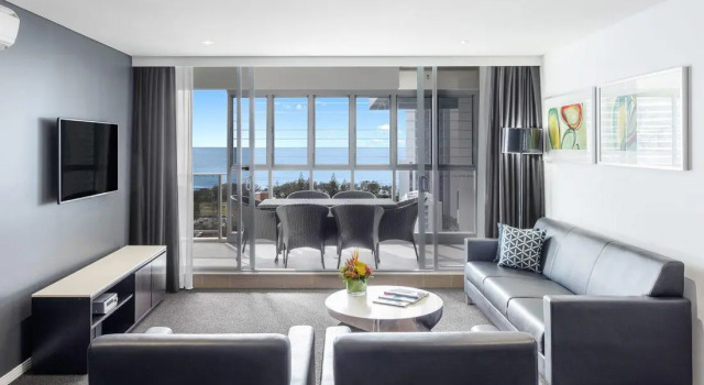Люкс с 3 комнатами Meriton Suites Broadbeach