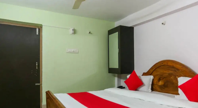 Номер Standard SPOT ON 32358 Sai Sadanand Residency